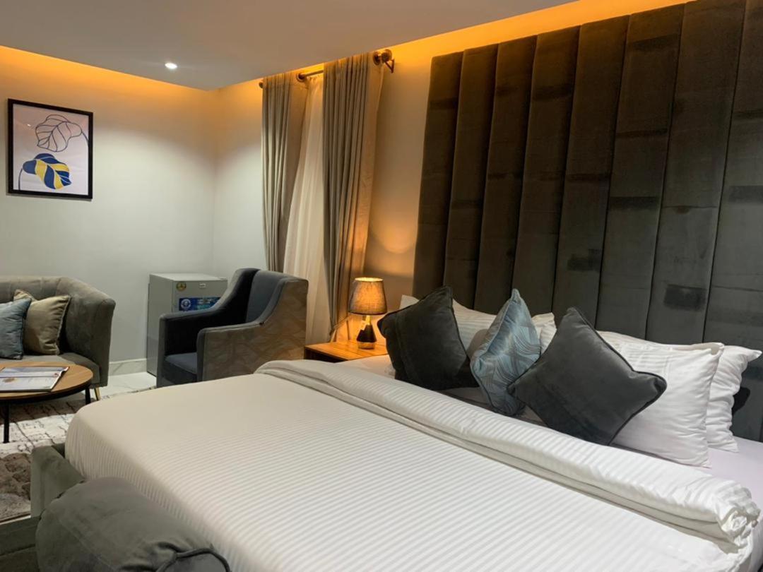 Choice Suites Signature อีเคจา ภายนอก รูปภาพ